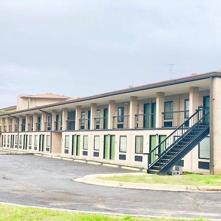 Super 8 By Wyndham-Tupelo Airport Motel Kültér fotó