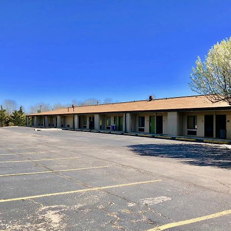 Super 8 By Wyndham-Tupelo Airport Motel Kültér fotó