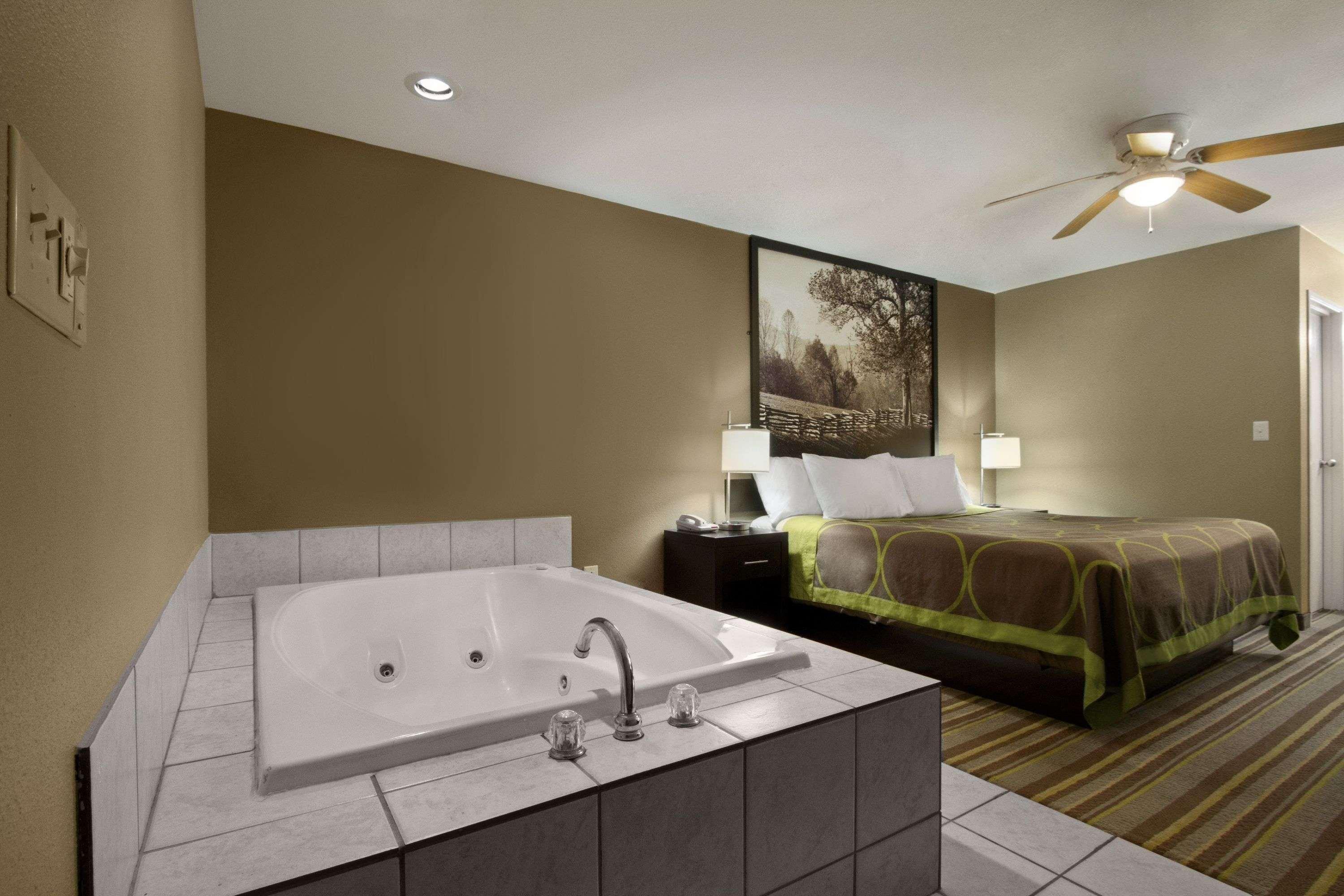 Super 8 By Wyndham-Tupelo Airport Motel Kültér fotó
